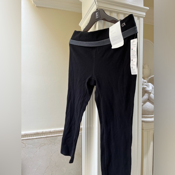 Tags still on, Gap Fit black capris, size M - Picture 2 of 7